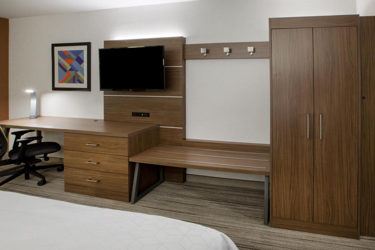 Holiday Express & - By Ihg Burley